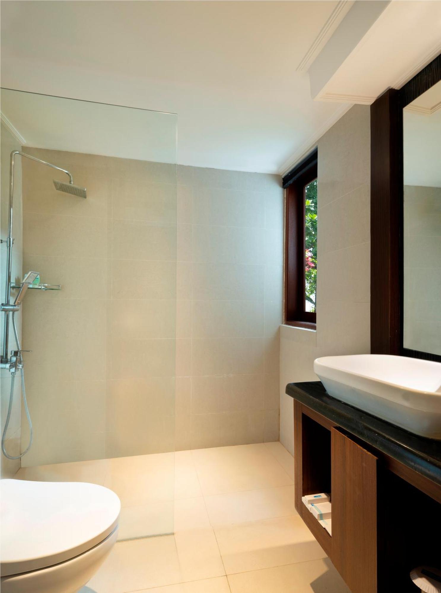 Mangsit Suites By Holiday Resort Lombok Экстерьер фото