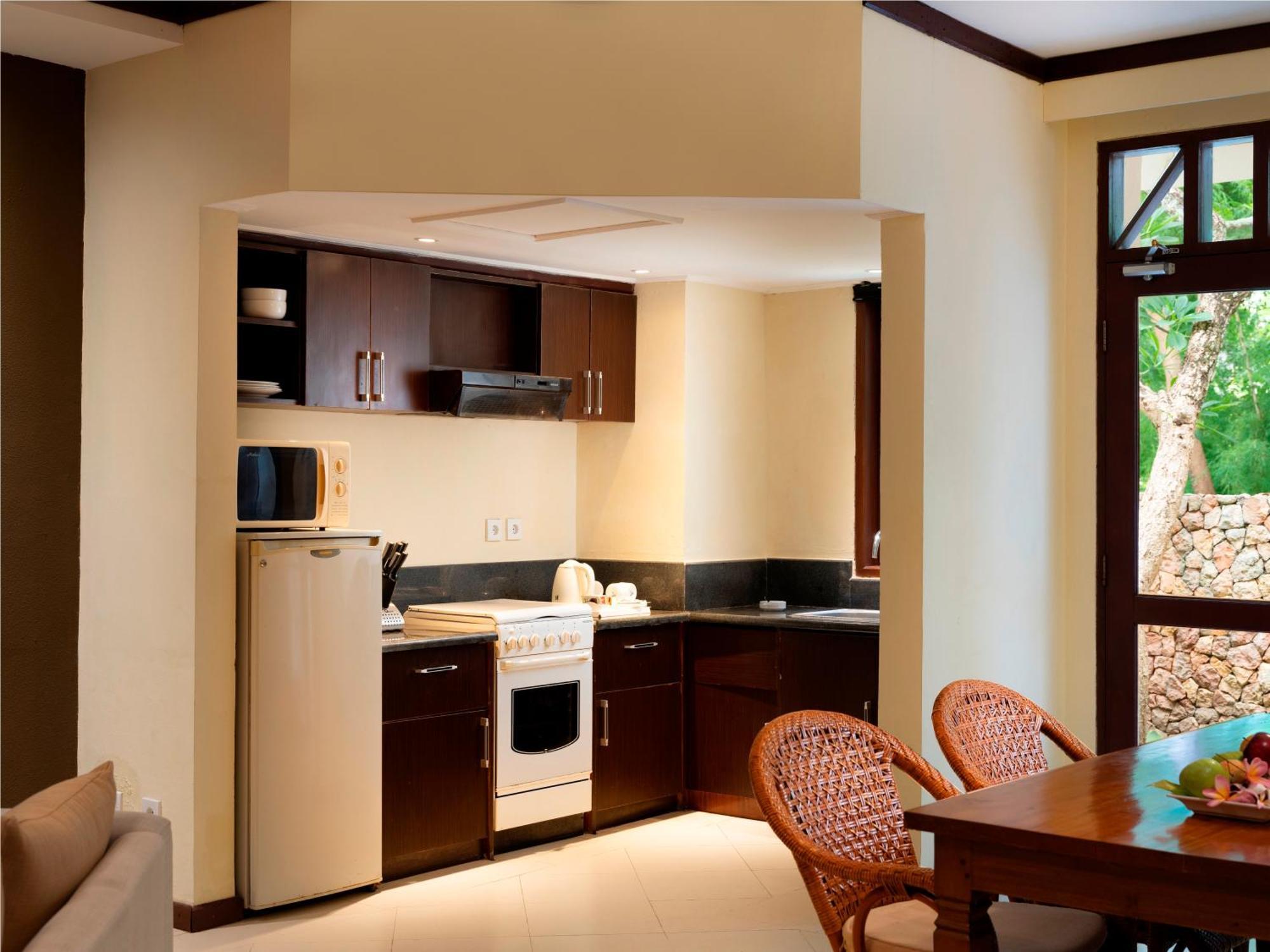 Mangsit Suites By Holiday Resort Lombok Экстерьер фото