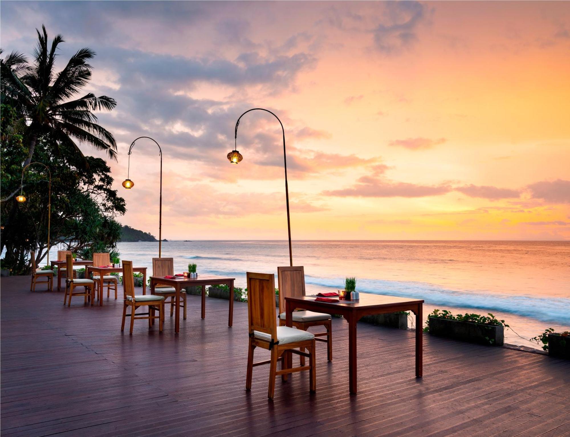 Mangsit Suites By Holiday Resort Lombok Экстерьер фото